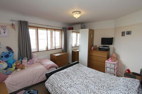 24 Bullfinch Road, St Athan, Barry, CF62 4ND