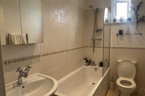 2 bedroom apartment to rent, Northcote Road, Battersea