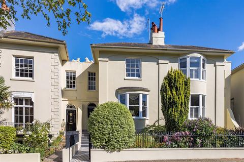 17 Hanover Crescent, Brighton, BN2 9SB