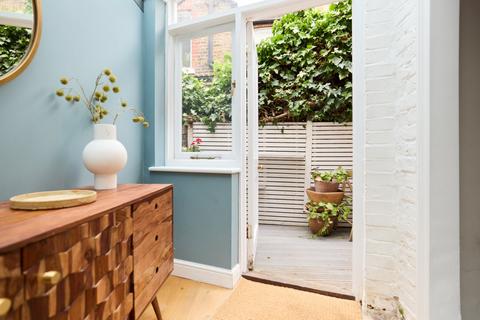 2 bedroom terraced house for sale, Bishops Road, London