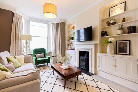 2 bedroom terraced house for sale, Bishops Road, London