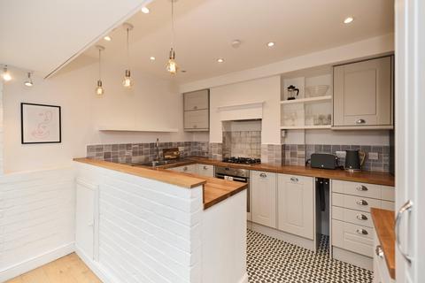 2 bedroom terraced house for sale, Bishops Road, London