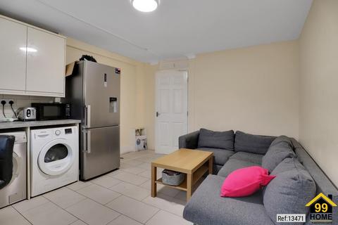 4 bedroom terraced house to rent, Solebay Street, London, E1