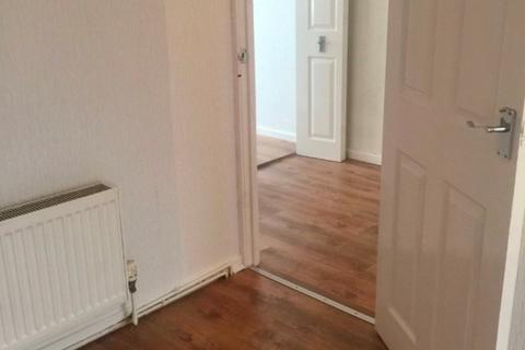 3 bedroom flat to rent, Glenhove Road, Glasgow G67