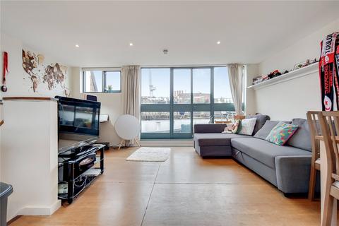 2 bedroom penthouse to rent, Bell Street, London NW1