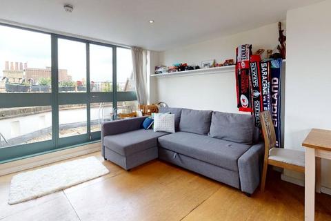 2 bedroom penthouse to rent, Bell Street, London NW1