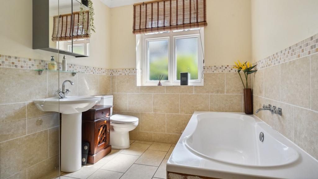 Bathroom/ Shower Room