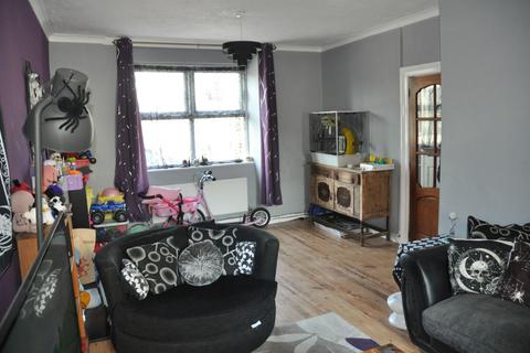 3 bedroom end of terrace house for sale, London Road, Holyhead