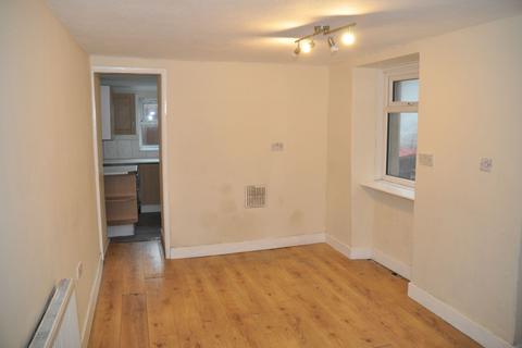 3 bedroom end of terrace house for sale, London Road, Holyhead