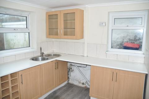 3 bedroom end of terrace house for sale, London Road, Holyhead