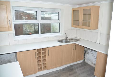 3 bedroom end of terrace house for sale, London Road, Holyhead