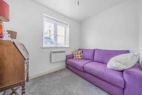 2 bedroom flat for sale, Carterton,  Oxfordshire,  OX18