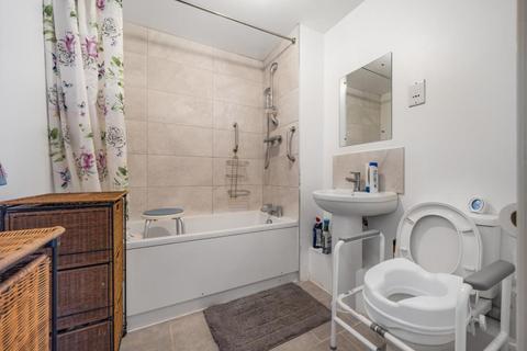 2 bedroom flat for sale, Carterton,  Oxfordshire,  OX18