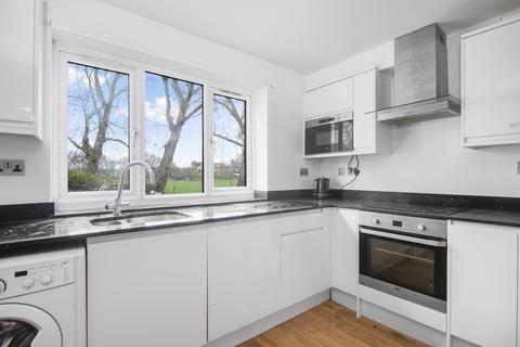 3 bedroom apartment for sale, Grinstead Road, London, SE8