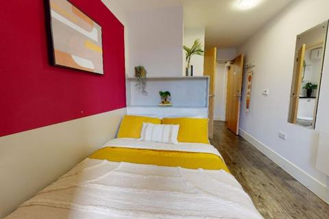 1 bedroom in a flat share to rent, Bronze En Suite Plus at Castings,  Castings, Kings Bridge Road HD1