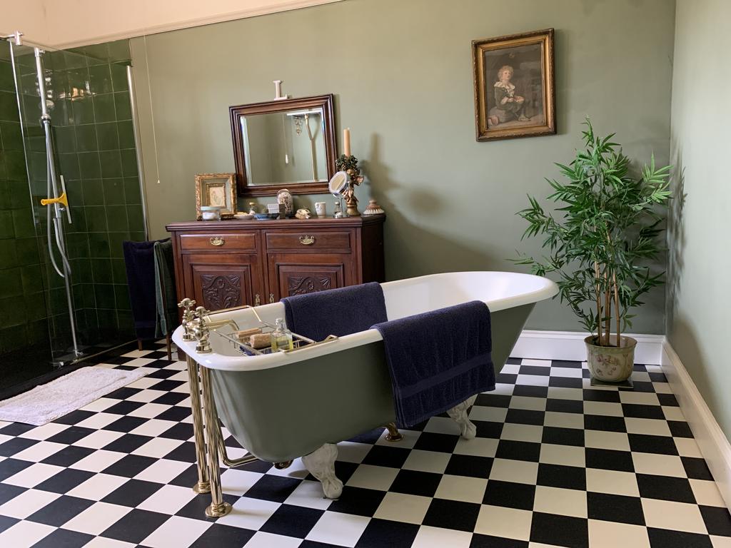 Main Bathroom