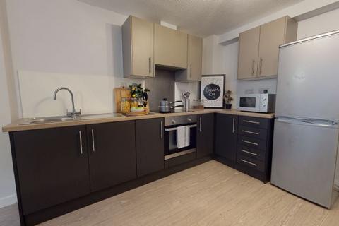 1 bedroom in a flat share to rent, Bronze En Suite Plus at Hayes Wharf, Hayes Wharf, Holmes Road LN1