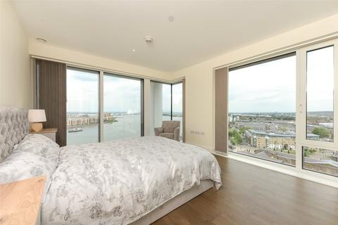 2 bedroom penthouse to rent, Duke of Wellington Avenue, London SE18