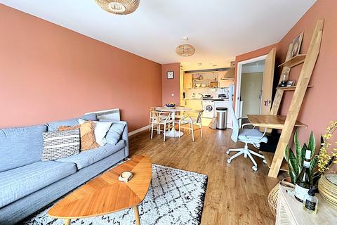 2 bedroom apartment to rent, Susans Road, Eastbourne, BN21