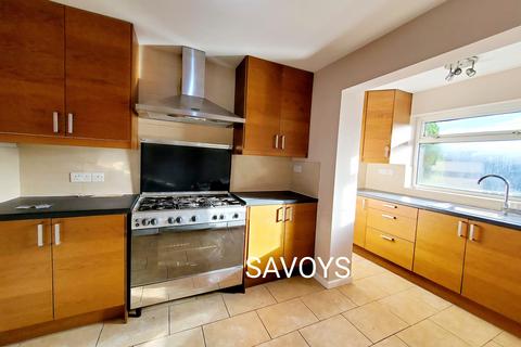 3 bedroom semi-detached house to rent, Devon Road, Luton