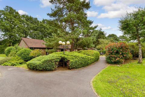 1 bedroom flat for sale, Loxford Court, Cranleigh, Surrey