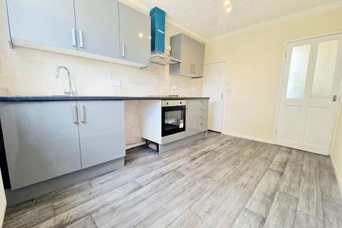2 bedroom semi-detached house to rent, Venwood Road, Prestwich, M25