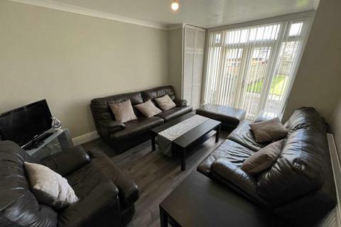 3 bedroom end of terrace house to rent, Durbar Road Luton LU4 8BA