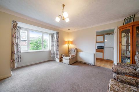 2 bedroom retirement property for sale, Fishers Court Peppard Road, Reading RG4