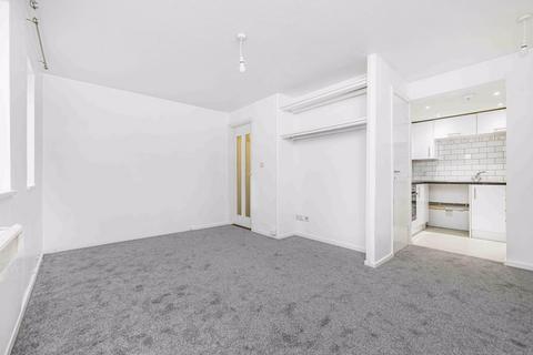 Studio to rent, Pennycroft, Pixton Way, Croydon, Surrey