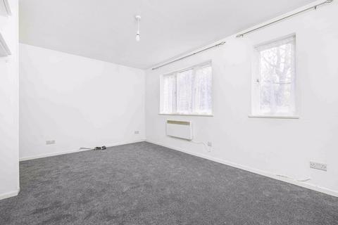 Studio to rent, Pennycroft, Pixton Way, Croydon, Surrey