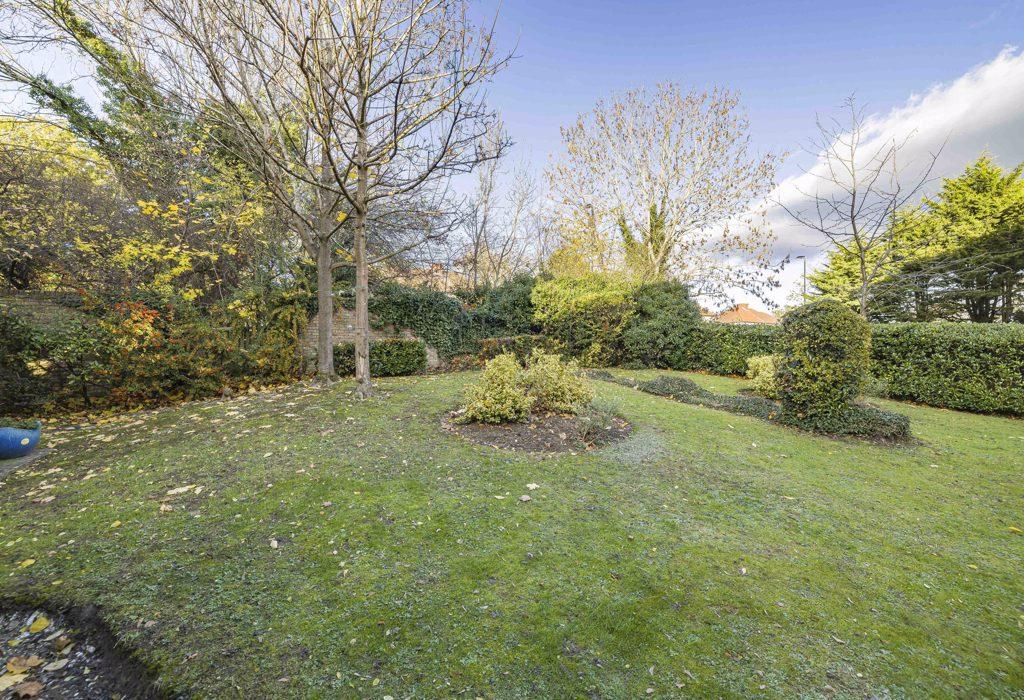 Communal Garden &amp; View From Living Space