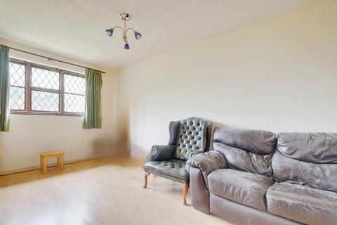 1 bedroom flat for sale, Herongate, Southend-on-sea, SS3