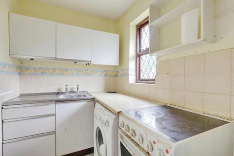 1 bedroom flat for sale, Herongate, Southend-on-sea, SS3