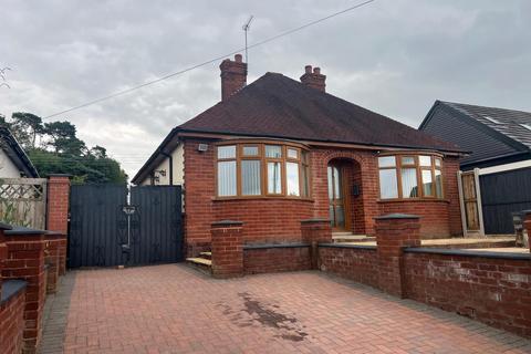 2 bedroom detached bungalow to rent, Creswell Grove, Stafford, ST18 9QU