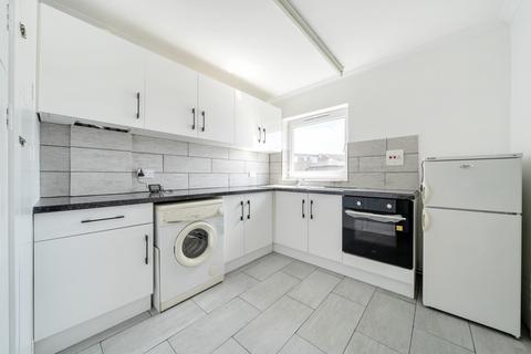 2 bedroom flat to rent, Woolwich Road Belvedere DA17