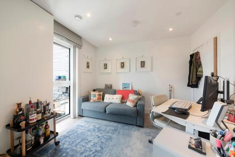 3 bedroom flat to rent, Wiverton Tower, New Drum Street, London, E1
