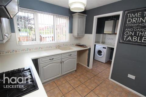 4 bedroom detached house to rent, Burchnall Road