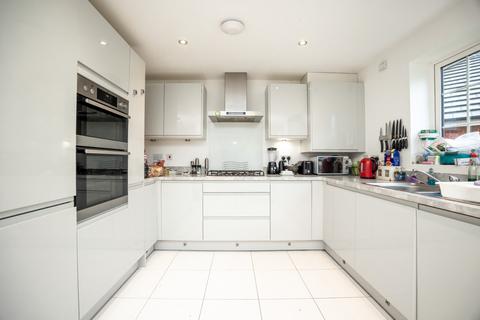21 Bowling Green, Three Mile Cross, Reading, RG7 1FY
