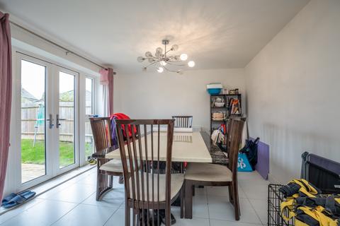 21 Bowling Green, Three Mile Cross, Reading, RG7 1FY