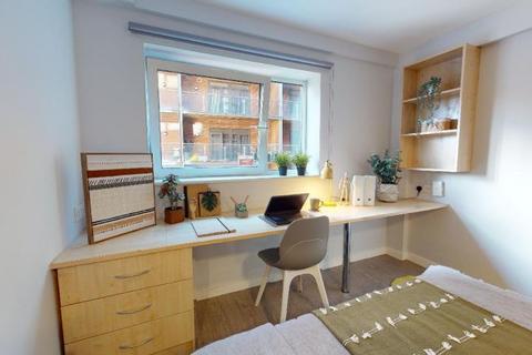 1 bedroom in a flat share to rent, Silver En Suite Plus at Fenton House, 51 Wellington Street S1