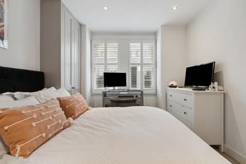 Flat B, 49 Reporton Road, London, SW6 7JP
