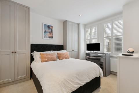 Flat B, 49 Reporton Road, London, SW6 7JP