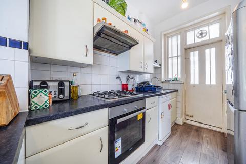 3 bedroom flat to rent, Biddulph Mansions, Elgin Avenue, Maida Vale, London