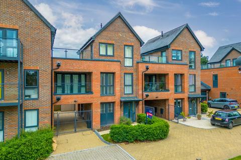 3 bedroom townhouse for sale, Lime Grove, Reading RG2