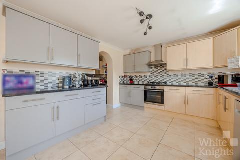 3 Consul Close, Woodley, Reading, RG5 4ET