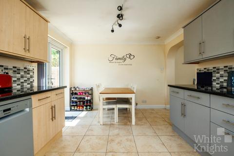 3 Consul Close, Woodley, Reading, RG5 4ET