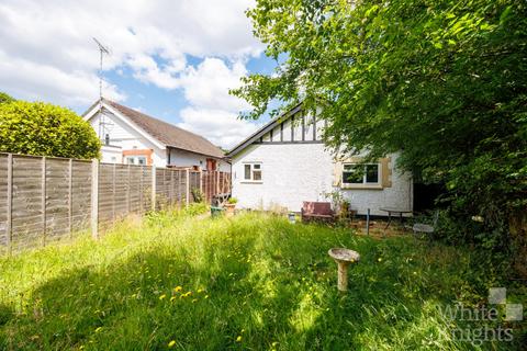 2 bedroom bungalow for sale, Park Grove, Reading RG30