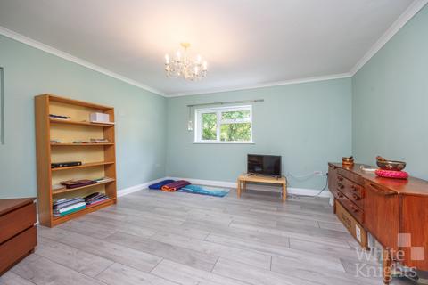 2 bedroom bungalow for sale, Park Grove, Reading RG30