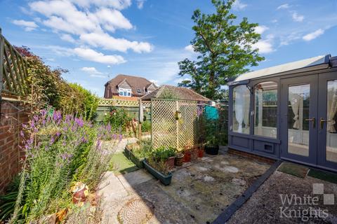 1 Coniston Close, Woodley, Reading, RG5 4AY