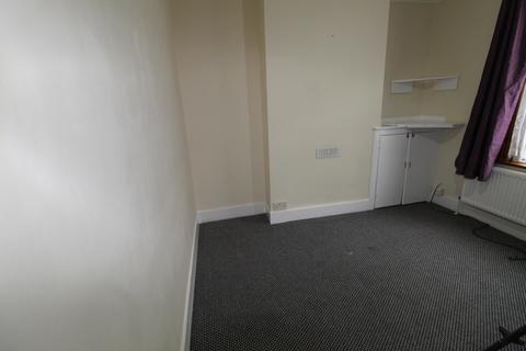 3 bedroom terraced house to rent, Southall UB1
